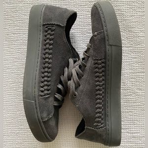 Tom’s woman’s sneakers dark grey